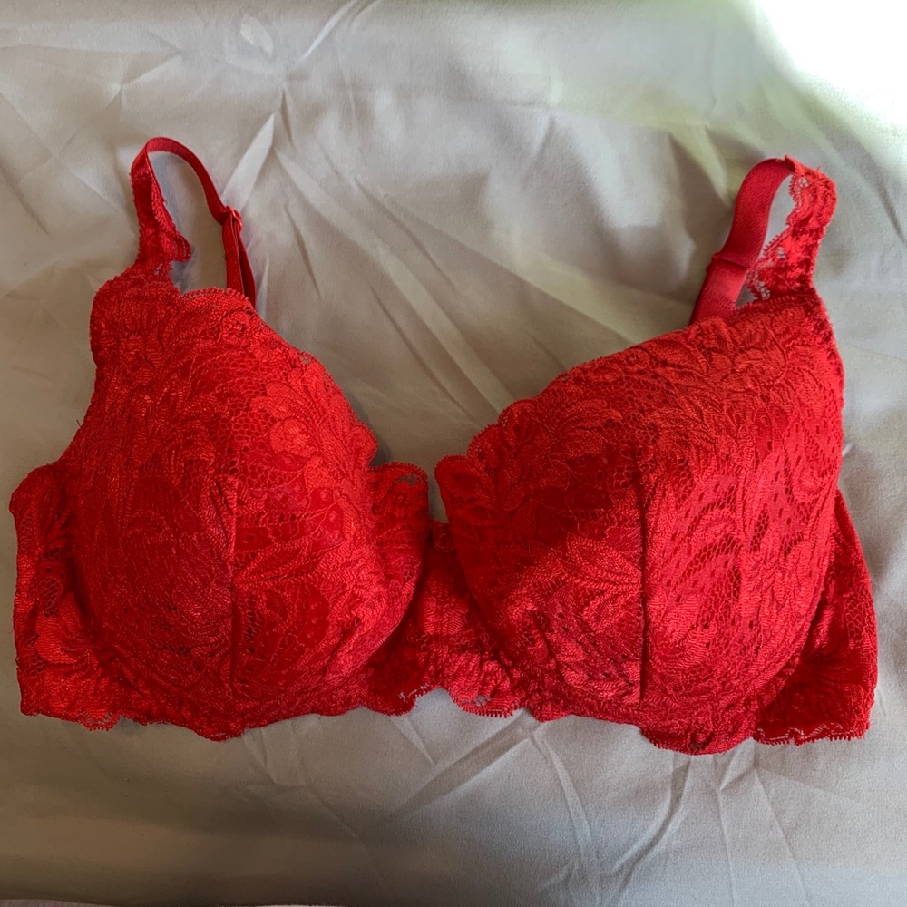 Red Lace Victoria’s Secret Bra